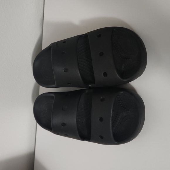 Womens Crocs - Picture 2 of 3